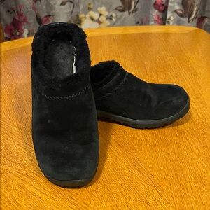 Merrell Women's Black Suede Clogs